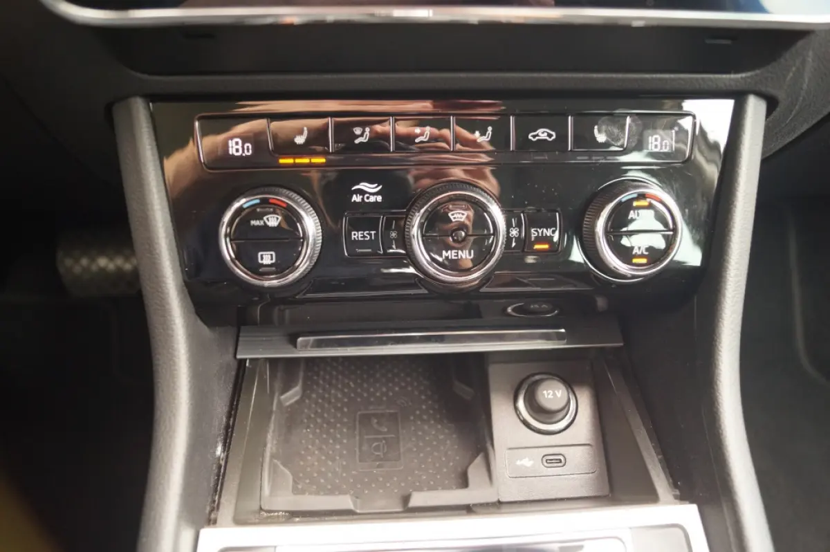 1.4 TSI iV PHEV Business Edition -NAVI-ECC-TREKHAAK-
