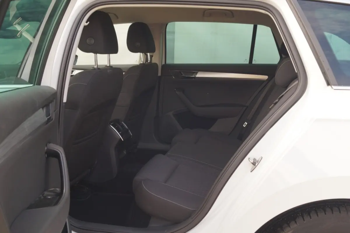 1.4 TSI iV PHEV Business Edition -NAVI-ECC-TREKHAAK-
