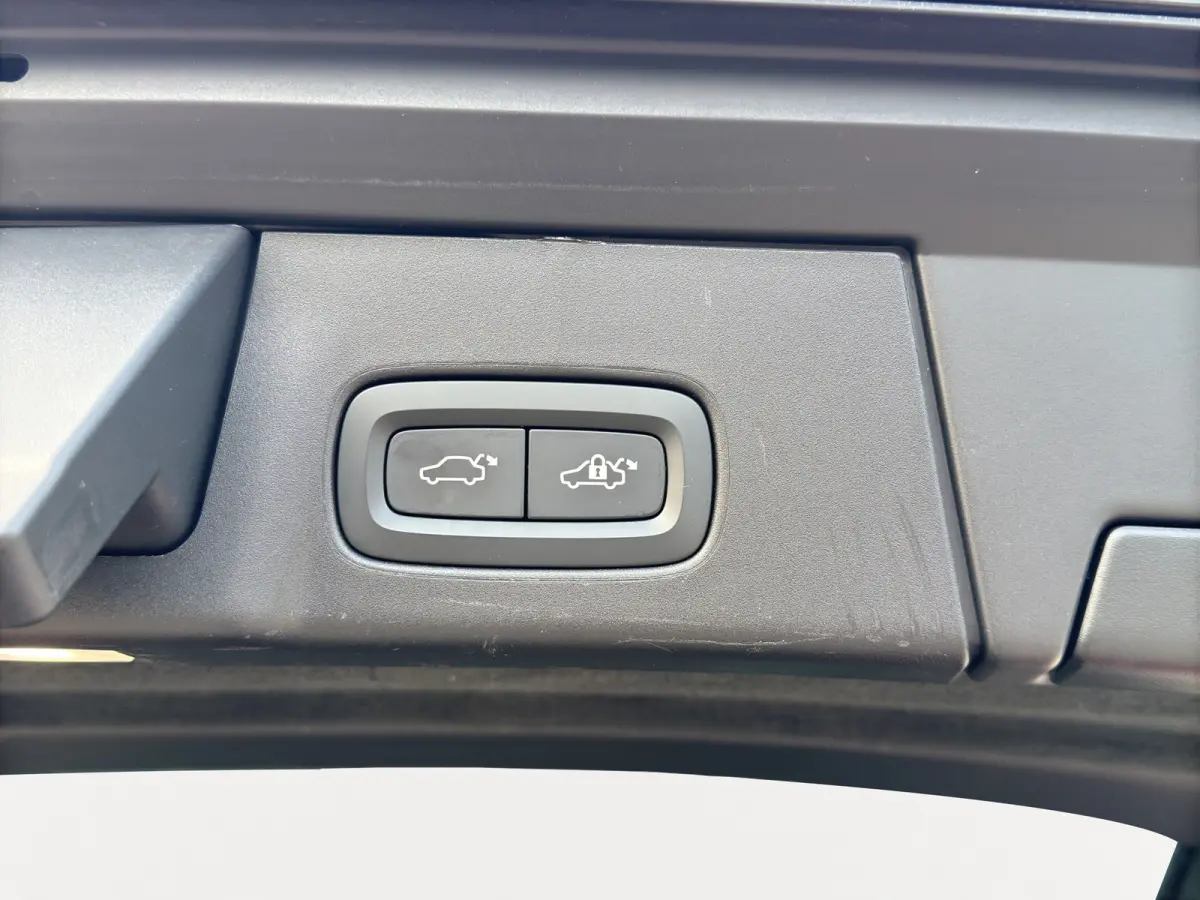 2.0 T5 AWD Pro | Camera | Apple Carplay\Android Auto | Adapt. Cruise | 21' |