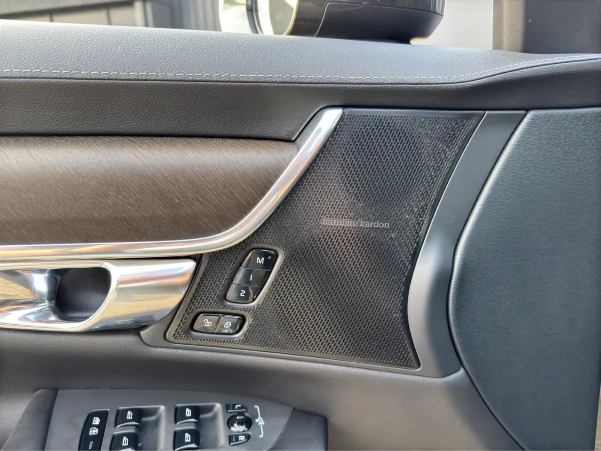 2.0 T5 AWD Pro | Camera | Apple Carplay\Android Auto | Adapt. Cruise | 21' |