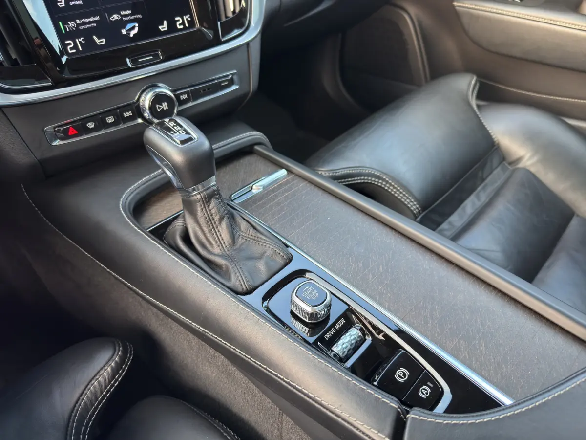 2.0 T5 AWD Pro | Camera | Apple Carplay\Android Auto | Adapt. Cruise | 21' |