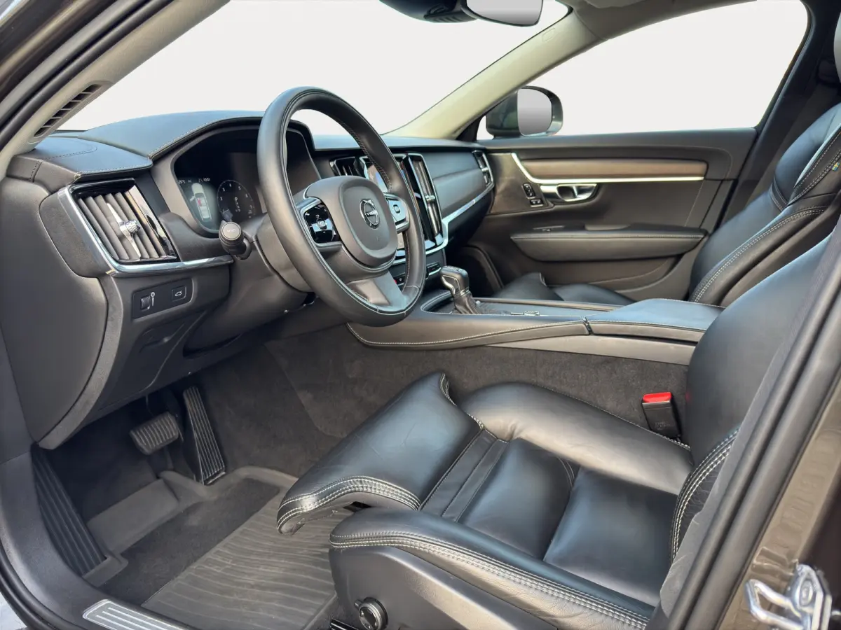 2.0 T5 AWD Pro | Camera | Apple Carplay\Android Auto | Adapt. Cruise | 21' |