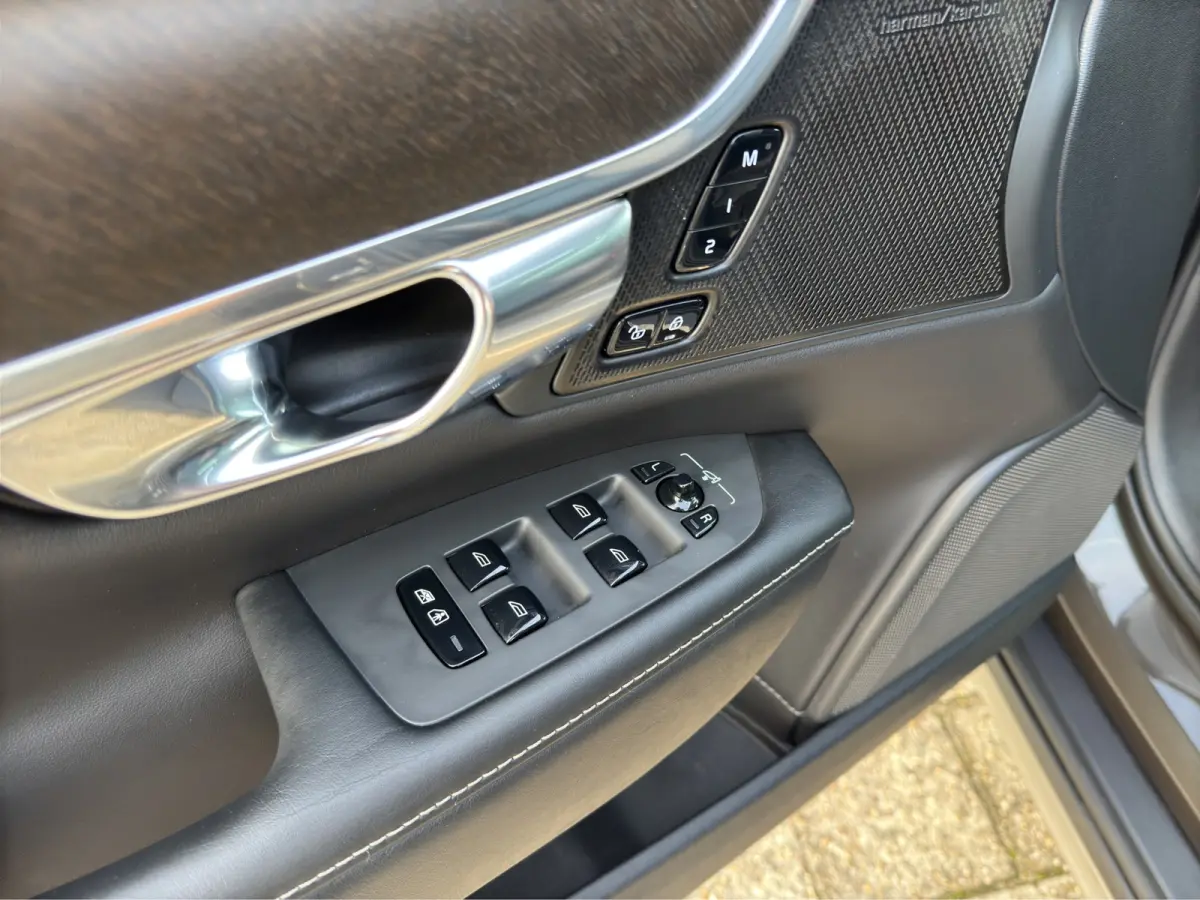 2.0 T5 AWD Pro | Camera | Apple Carplay\Android Auto | Adapt. Cruise | 21' |