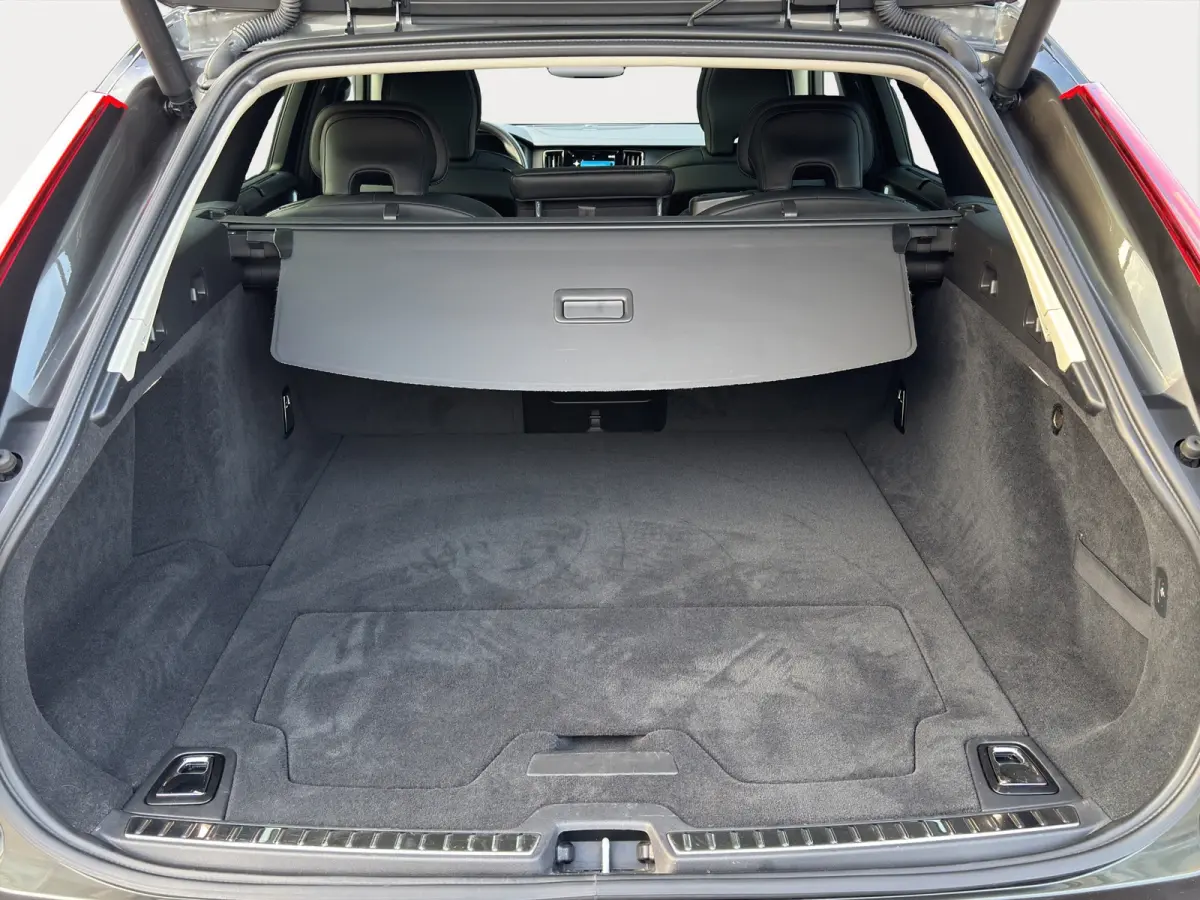 2.0 T5 AWD Pro | Camera | Apple Carplay\Android Auto | Adapt. Cruise | 21' |