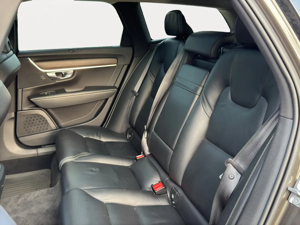 2.0 T5 AWD Pro | Camera | Apple Carplay\Android Auto | Adapt. Cruise | 21' |