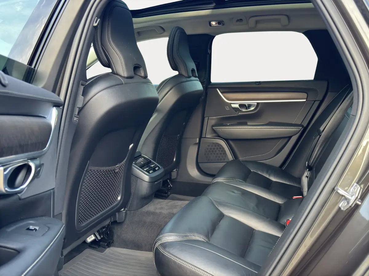 2.0 T5 AWD Pro | Camera | Apple Carplay\Android Auto | Adapt. Cruise | 21' |