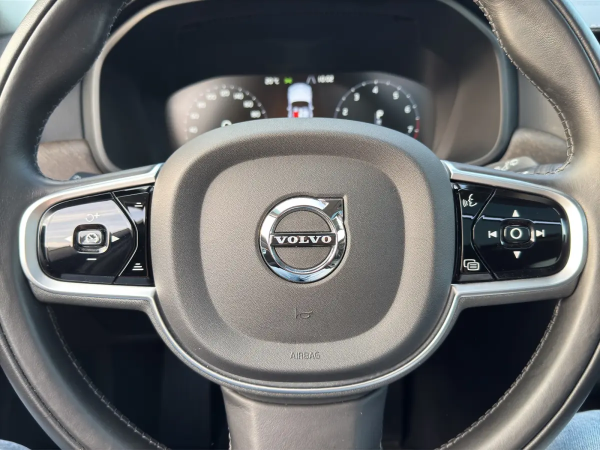 2.0 T5 AWD Pro | Camera | Apple Carplay\Android Auto | Adapt. Cruise | 21' |