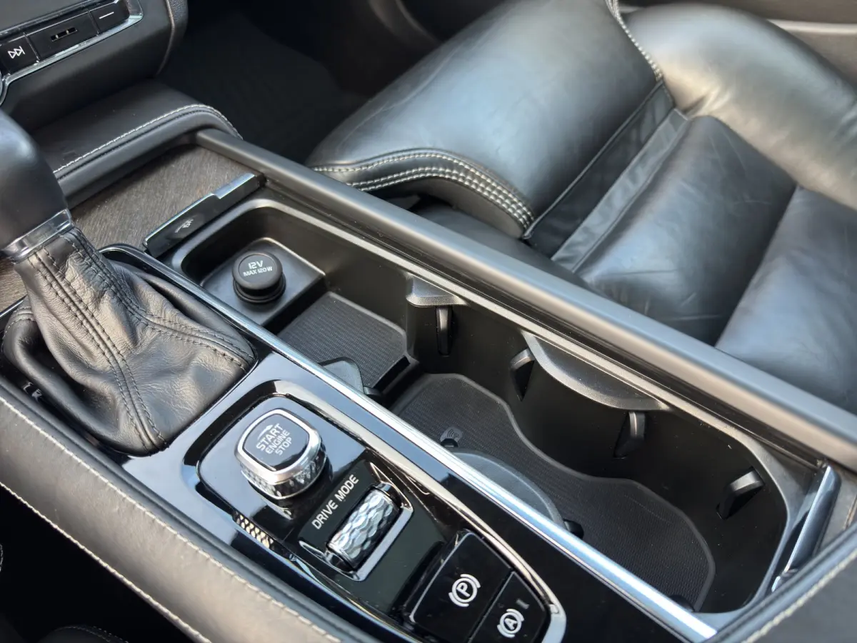 2.0 T5 AWD Pro | Camera | Apple Carplay\Android Auto | Adapt. Cruise | 21' |