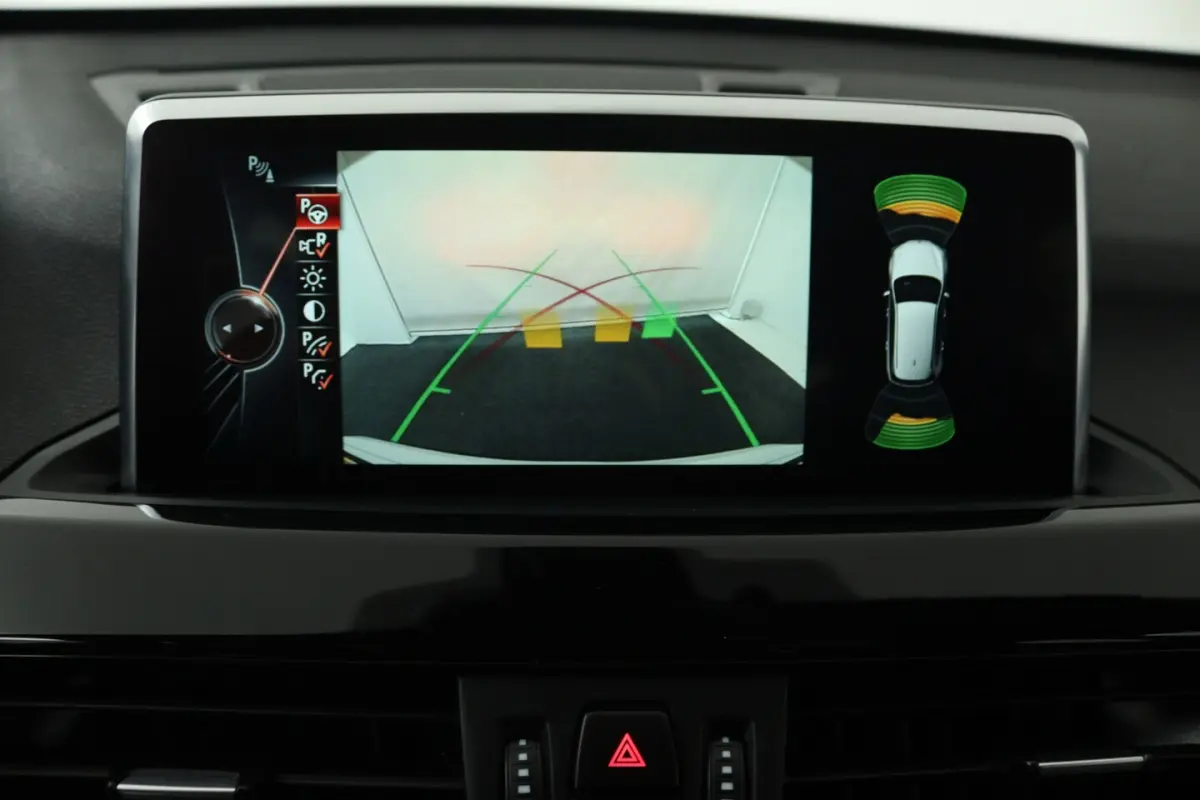 SDrive20i Corporate Lease High Executive (PANORAMADAK, CAMERA, STOELVERWARMING, HEAD-UP DI