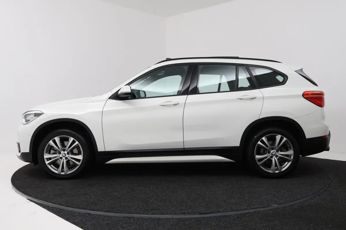 SDrive20i Corporate Lease High Executive (PANORAMADAK, CAMERA, STOELVERWARMING, HEAD-UP DI