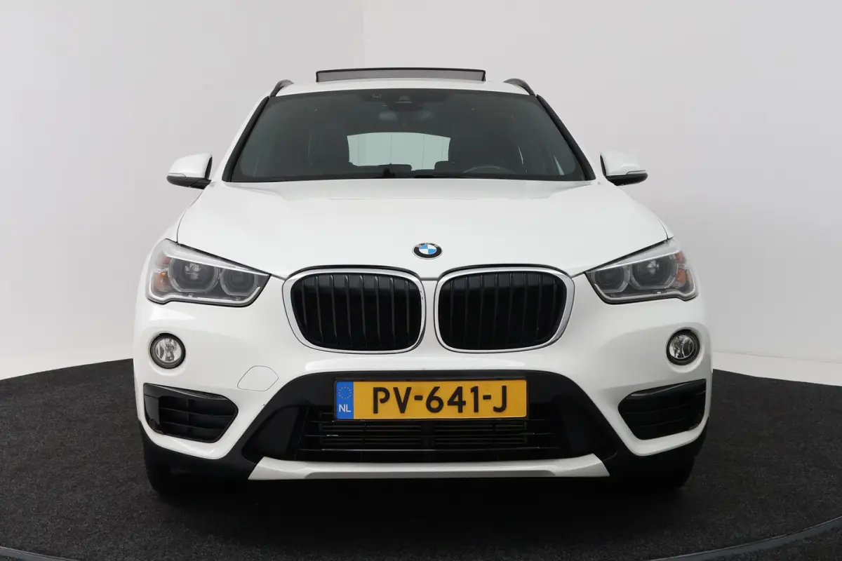 SDrive20i Corporate Lease High Executive (PANORAMADAK, CAMERA, STOELVERWARMING, HEAD-UP DI