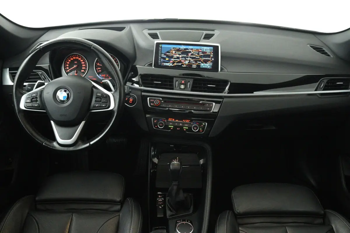 SDrive20i Corporate Lease High Executive (PANORAMADAK, CAMERA, STOELVERWARMING, HEAD-UP DI