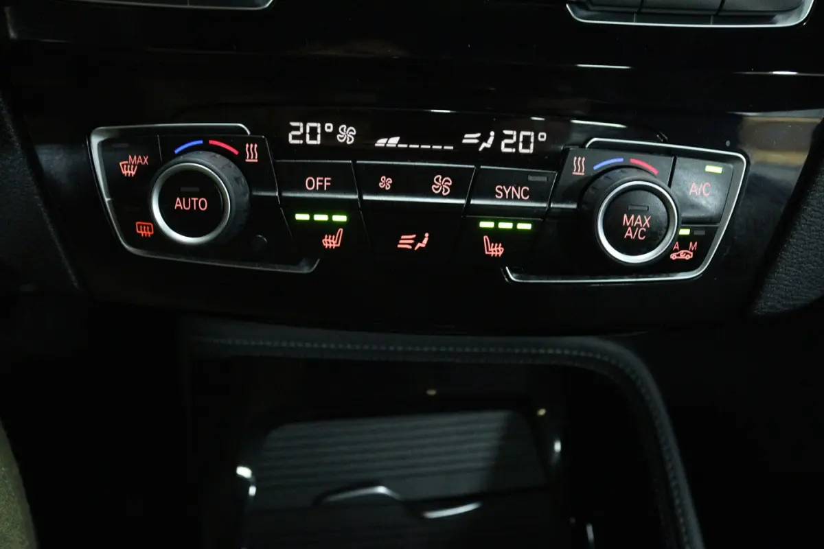 SDrive20i Corporate Lease High Executive (PANORAMADAK, CAMERA, STOELVERWARMING, HEAD-UP DI