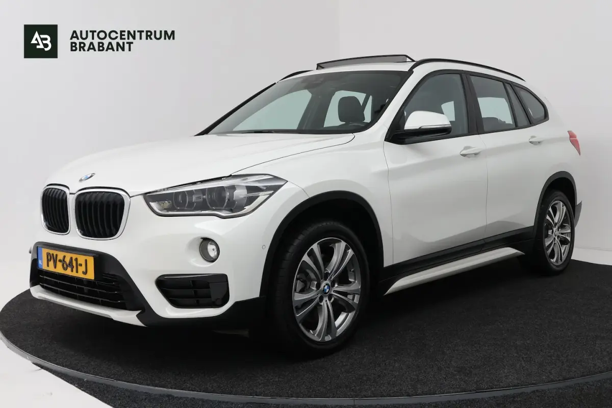 SDrive20i Corporate Lease High Executive (PANORAMADAK, CAMERA, STOELVERWARMING, HEAD-UP DI