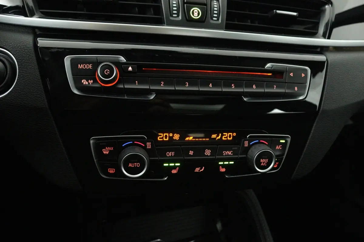SDrive20i Corporate Lease High Executive (PANORAMADAK, CAMERA, STOELVERWARMING, HEAD-UP DI