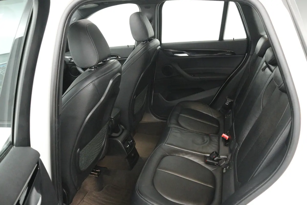 SDrive20i Corporate Lease High Executive (PANORAMADAK, CAMERA, STOELVERWARMING, HEAD-UP DI