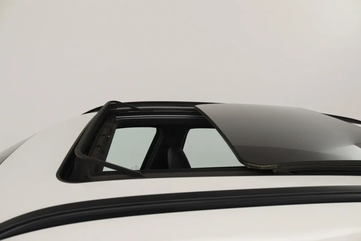 SDrive20i Corporate Lease High Executive (PANORAMADAK, CAMERA, STOELVERWARMING, HEAD-UP DI