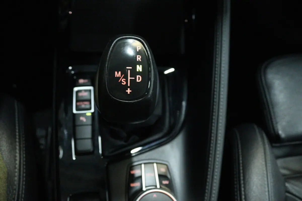 SDrive20i Corporate Lease High Executive (PANORAMADAK, CAMERA, STOELVERWARMING, HEAD-UP DI