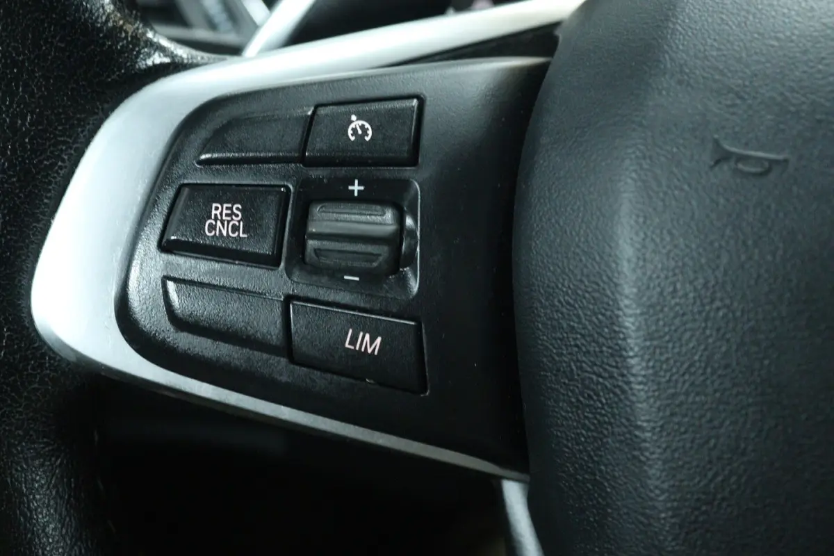 SDrive20i Corporate Lease High Executive (PANORAMADAK, CAMERA, STOELVERWARMING, HEAD-UP DI