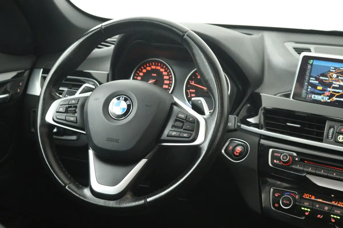 SDrive20i Corporate Lease High Executive (PANORAMADAK, CAMERA, STOELVERWARMING, HEAD-UP DI