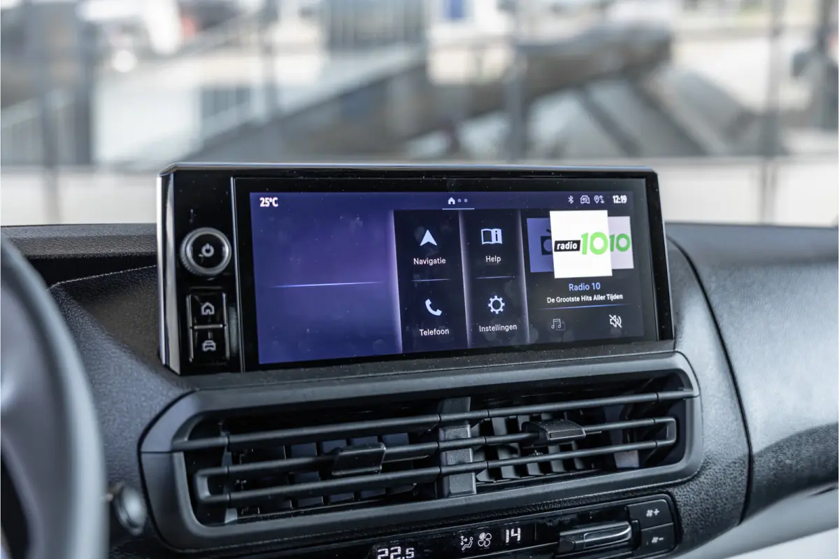 2.0 D-4D Professional DC L3H1 XL | LED | ACC | CarPlay | Camera | Stoel- en stuurwielverwarming | Trekhaak | Navigatie | Keyless entry | Dealer onderhouden | Tot 10 jaar garantie