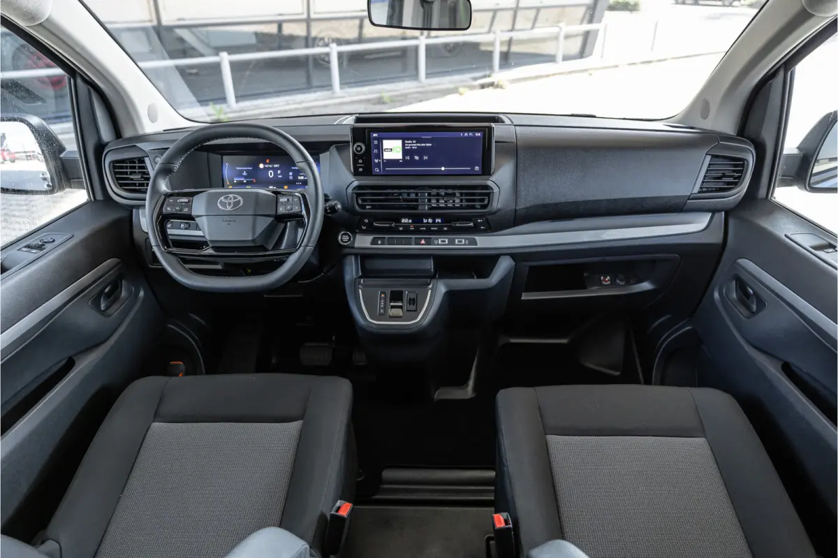 2.0 D-4D Professional DC L3H1 XL | LED | ACC | CarPlay | Camera | Stoel- en stuurwielverwarming | Trekhaak | Navigatie | Keyless entry | Dealer onderhouden | Tot 10 jaar garantie