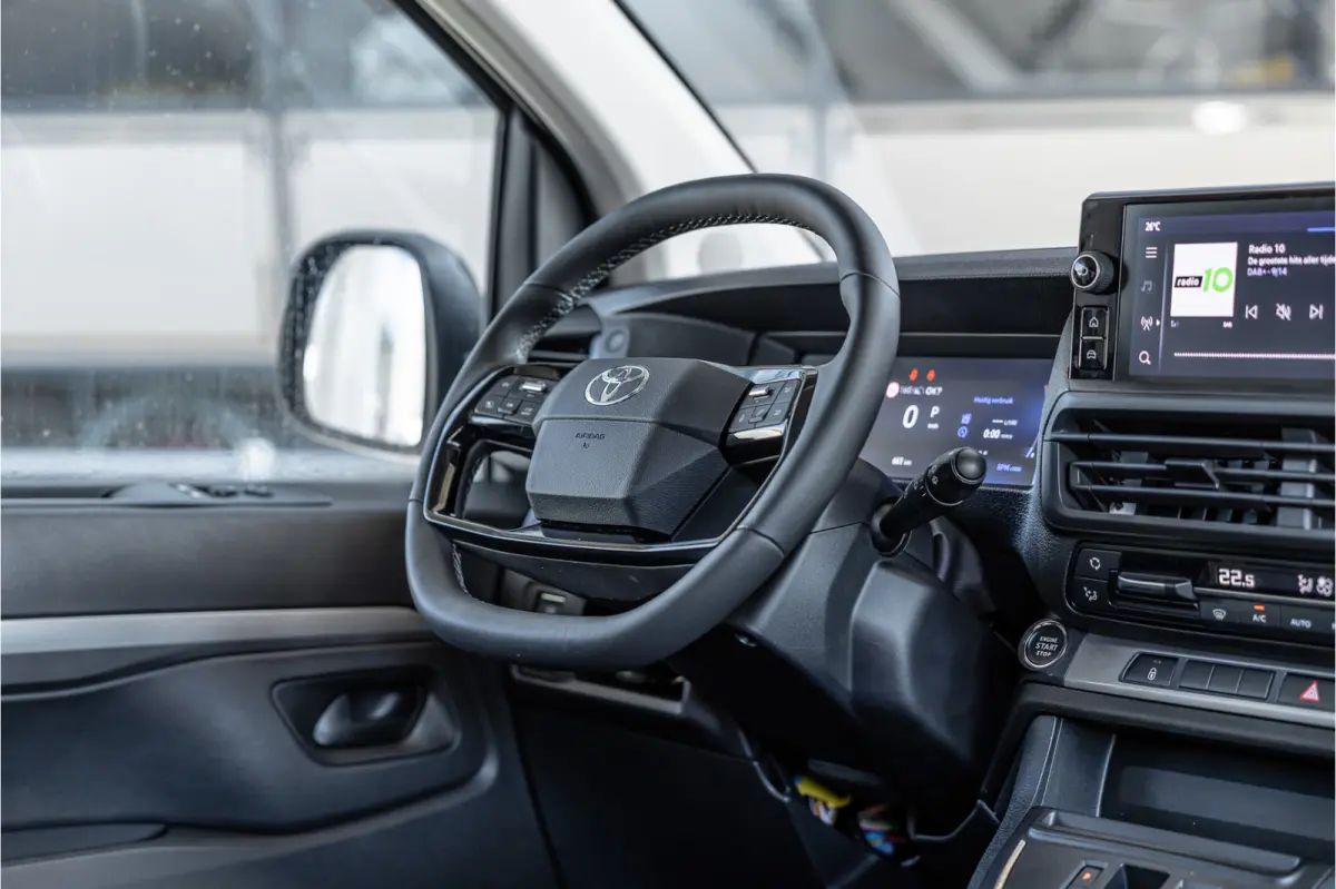 2.0 D-4D Professional DC L3H1 XL | LED | ACC | CarPlay | Camera | Stoel- en stuurwielverwarming | Trekhaak | Navigatie | Keyless entry | Dealer onderhouden | Tot 10 jaar garantie