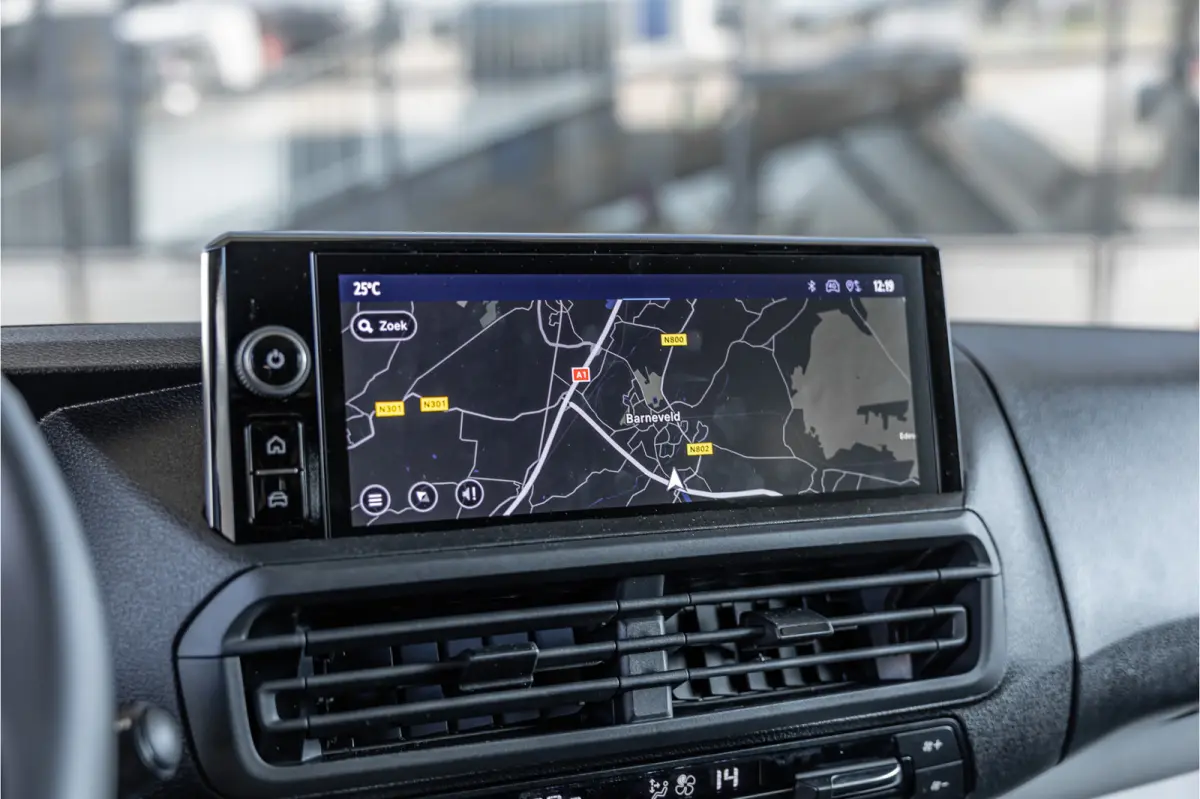 2.0 D-4D Professional DC L3H1 XL | LED | ACC | CarPlay | Camera | Stoel- en stuurwielverwarming | Trekhaak | Navigatie | Keyless entry | Dealer onderhouden | Tot 10 jaar garantie