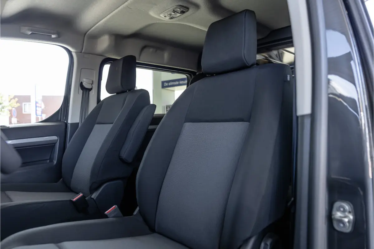 2.0 D-4D Professional DC L3H1 XL | LED | ACC | CarPlay | Camera | Stoel- en stuurwielverwarming | Trekhaak | Navigatie | Keyless entry | Dealer onderhouden | Tot 10 jaar garantie