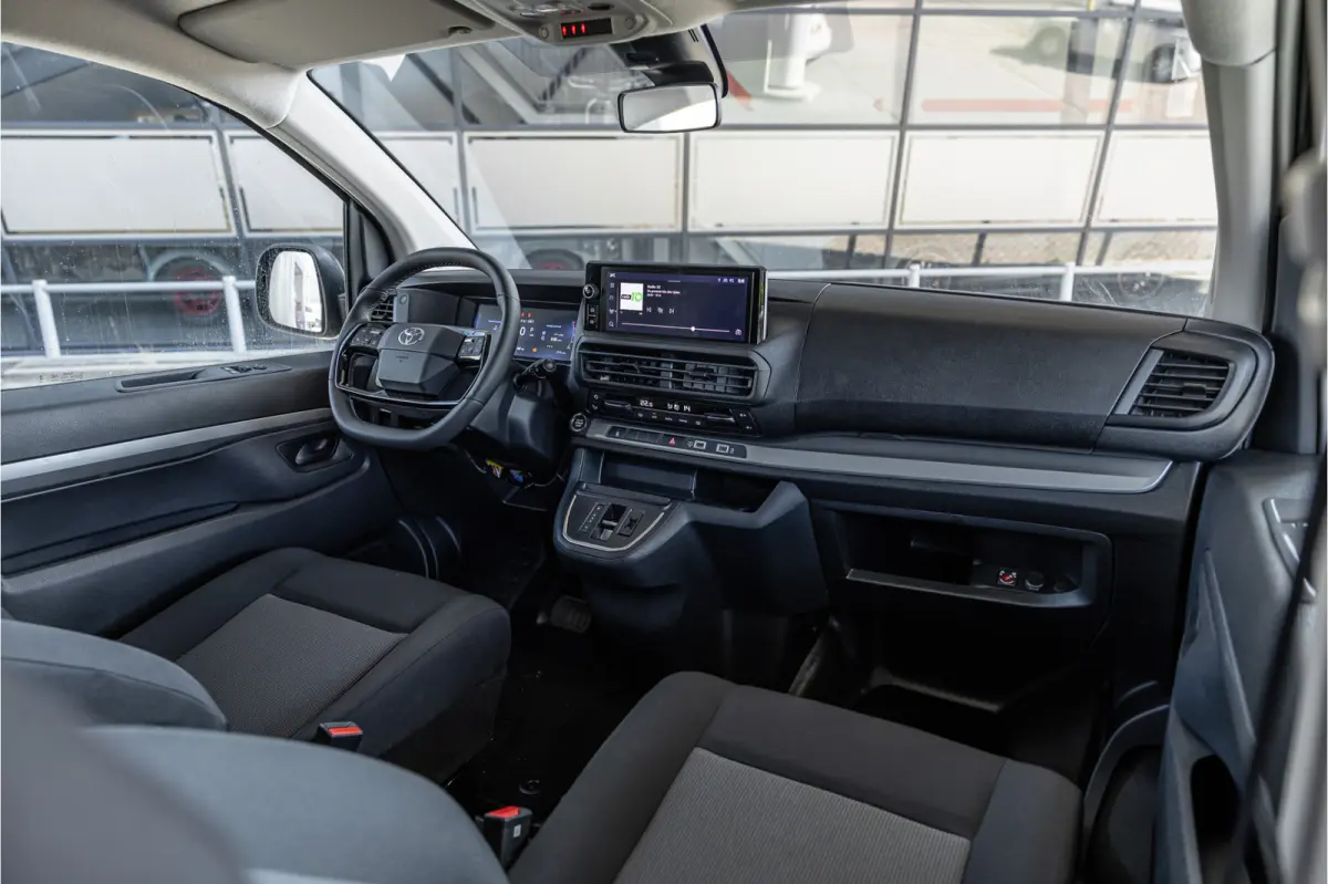 2.0 D-4D Professional DC L3H1 XL | LED | ACC | CarPlay | Camera | Stoel- en stuurwielverwarming | Trekhaak | Navigatie | Keyless entry | Dealer onderhouden | Tot 10 jaar garantie