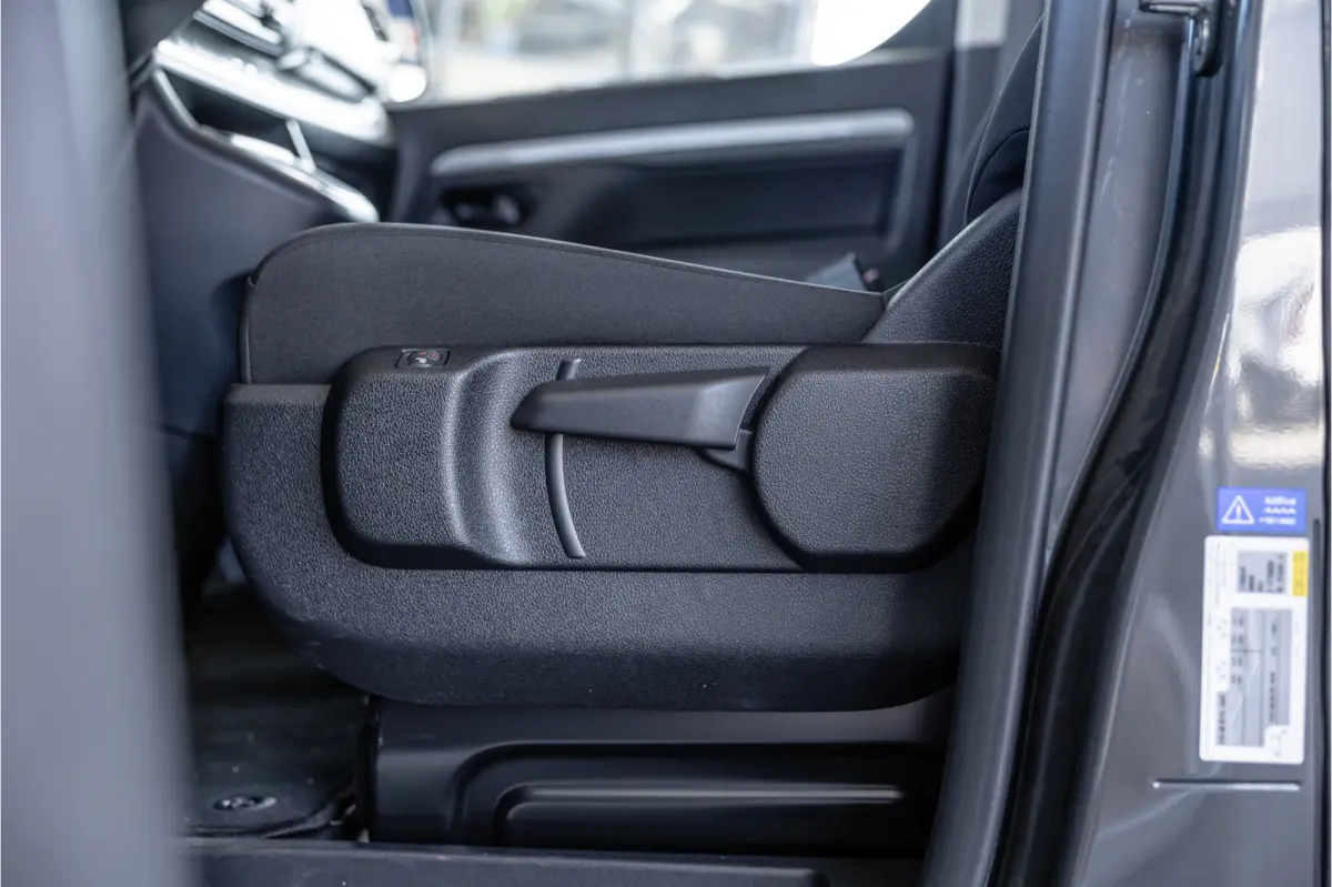 2.0 D-4D Professional DC L3H1 XL | LED | ACC | CarPlay | Camera | Stoel- en stuurwielverwarming | Trekhaak | Navigatie | Keyless entry | Dealer onderhouden | Tot 10 jaar garantie