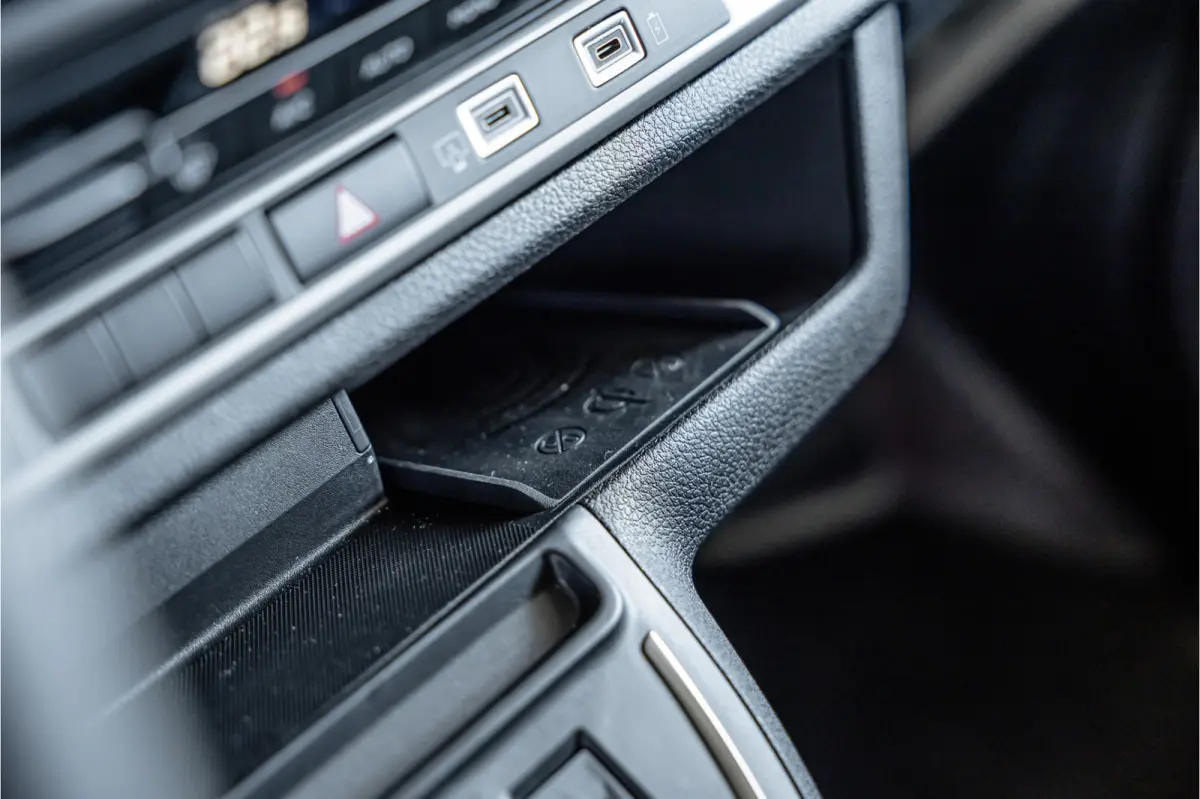 2.0 D-4D Professional DC L3H1 XL | LED | ACC | CarPlay | Camera | Stoel- en stuurwielverwarming | Trekhaak | Navigatie | Keyless entry | Dealer onderhouden | Tot 10 jaar garantie