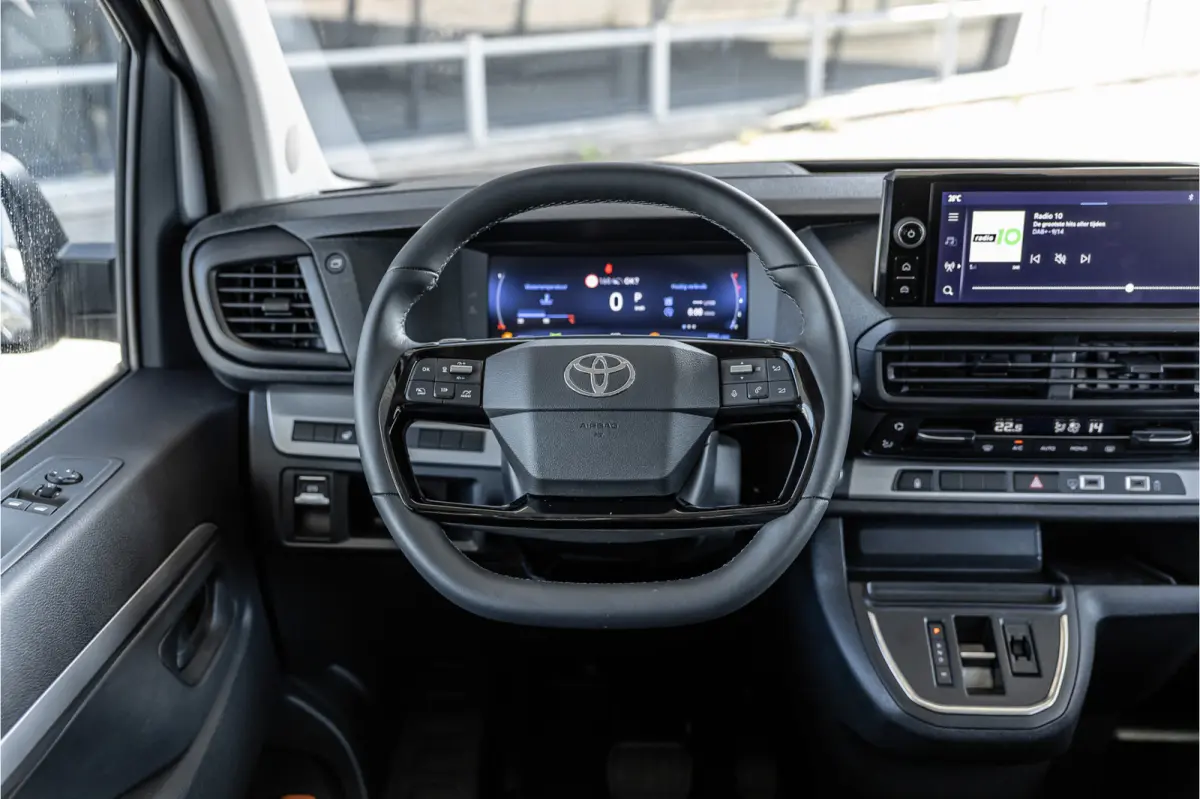 2.0 D-4D Professional DC L3H1 XL | LED | ACC | CarPlay | Camera | Stoel- en stuurwielverwarming | Trekhaak | Navigatie | Keyless entry | Dealer onderhouden | Tot 10 jaar garantie