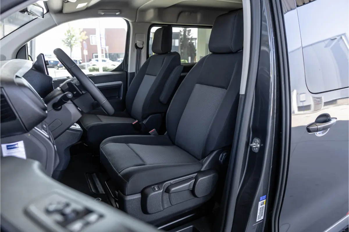 2.0 D-4D Professional DC L3H1 XL | LED | ACC | CarPlay | Camera | Stoel- en stuurwielverwarming | Trekhaak | Navigatie | Keyless entry | Dealer onderhouden | Tot 10 jaar garantie