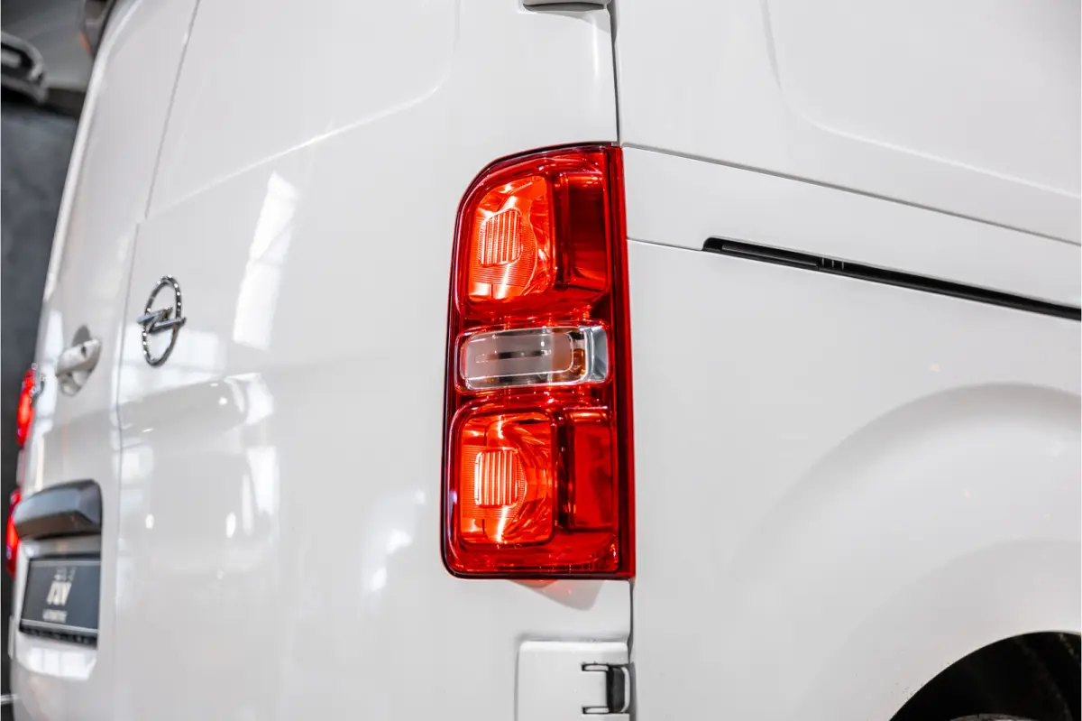 2.0 CDTI L2H1 | L+R Schuifdeur | Automaat | CarPlay | Camera | Stoelverwarming | Trekhaak | F1 Flippers | Cruise control | Bedrijfswageninrichting | 3-Zitter | Nieuwe APK