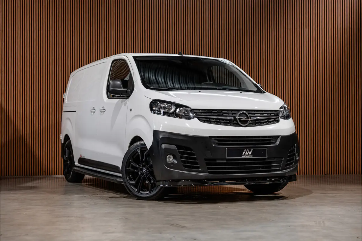 2.0 CDTI L2H1 | L+R Schuifdeur | Automaat | CarPlay | Camera | Stoelverwarming | Trekhaak | F1 Flippers | Cruise control | Bedrijfswageninrichting | 3-Zitter | Nieuwe APK