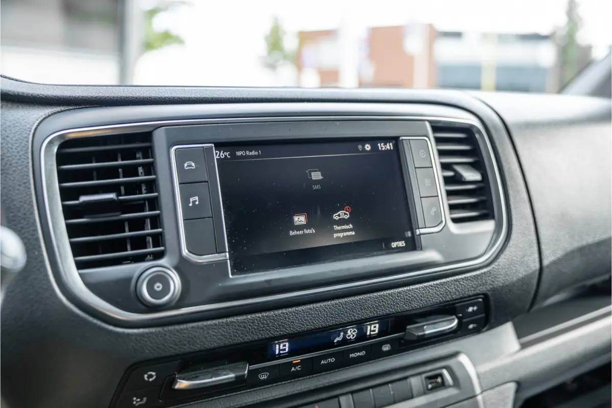 2.0 CDTI L2H1 | L+R Schuifdeur | Automaat | CarPlay | Camera | Stoelverwarming | Trekhaak | F1 Flippers | Cruise control | Bedrijfswageninrichting | 3-Zitter | Nieuwe APK
