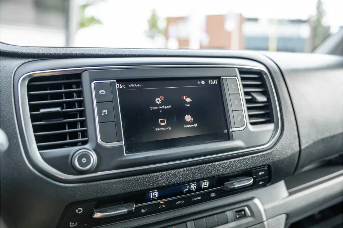 2.0 CDTI L2H1 | L+R Schuifdeur | Automaat | CarPlay | Camera | Stoelverwarming | Trekhaak | F1 Flippers | Cruise control | Bedrijfswageninrichting | 3-Zitter | Nieuwe APK