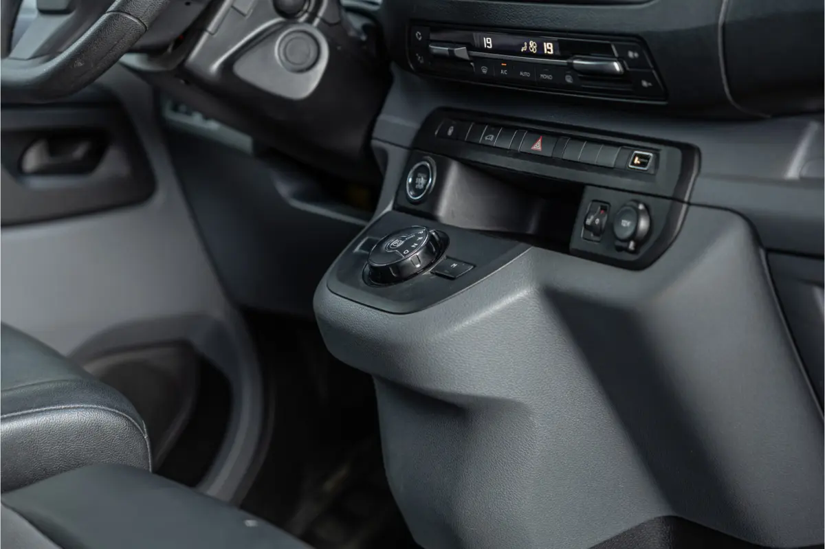 2.0 CDTI L2H1 | L+R Schuifdeur | Automaat | CarPlay | Camera | Stoelverwarming | Trekhaak | F1 Flippers | Cruise control | Bedrijfswageninrichting | 3-Zitter | Nieuwe APK