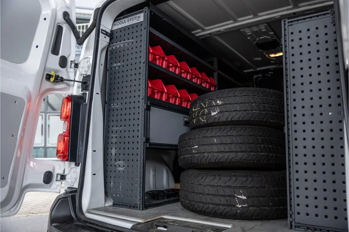 2.0 CDTI L2H1 | L+R Schuifdeur | Automaat | CarPlay | Camera | Stoelverwarming | Trekhaak | F1 Flippers | Cruise control | Bedrijfswageninrichting | 3-Zitter | Nieuwe APK