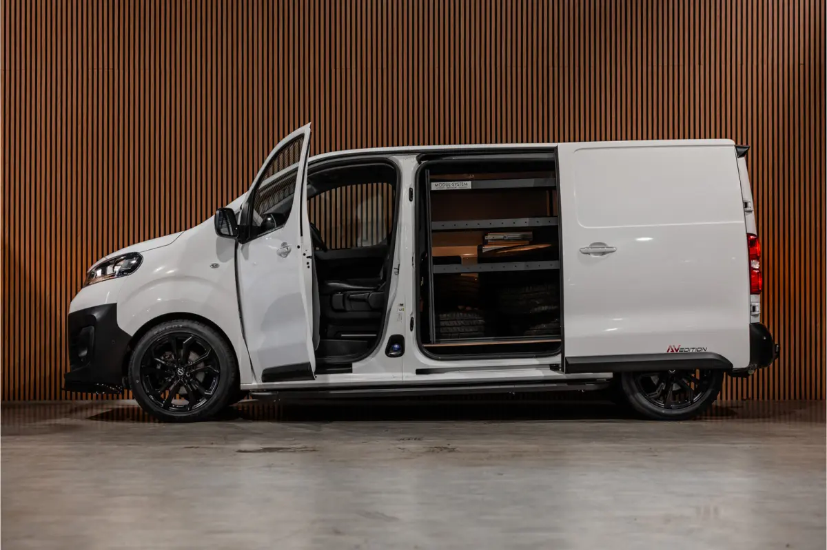 2.0 CDTI L2H1 | L+R Schuifdeur | Automaat | CarPlay | Camera | Stoelverwarming | Trekhaak | F1 Flippers | Cruise control | Bedrijfswageninrichting | 3-Zitter | Nieuwe APK