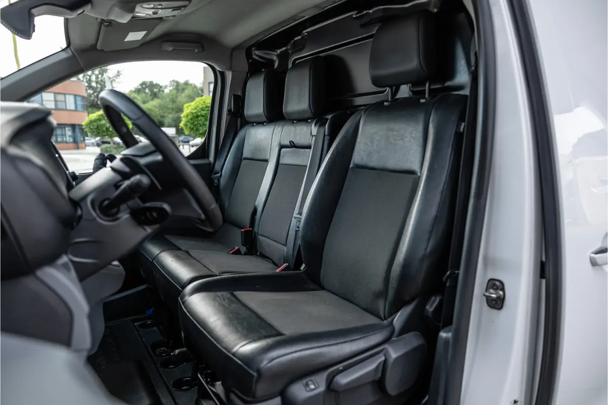 2.0 CDTI L2H1 | L+R Schuifdeur | Automaat | CarPlay | Camera | Stoelverwarming | Trekhaak | F1 Flippers | Cruise control | Bedrijfswageninrichting | 3-Zitter | Nieuwe APK