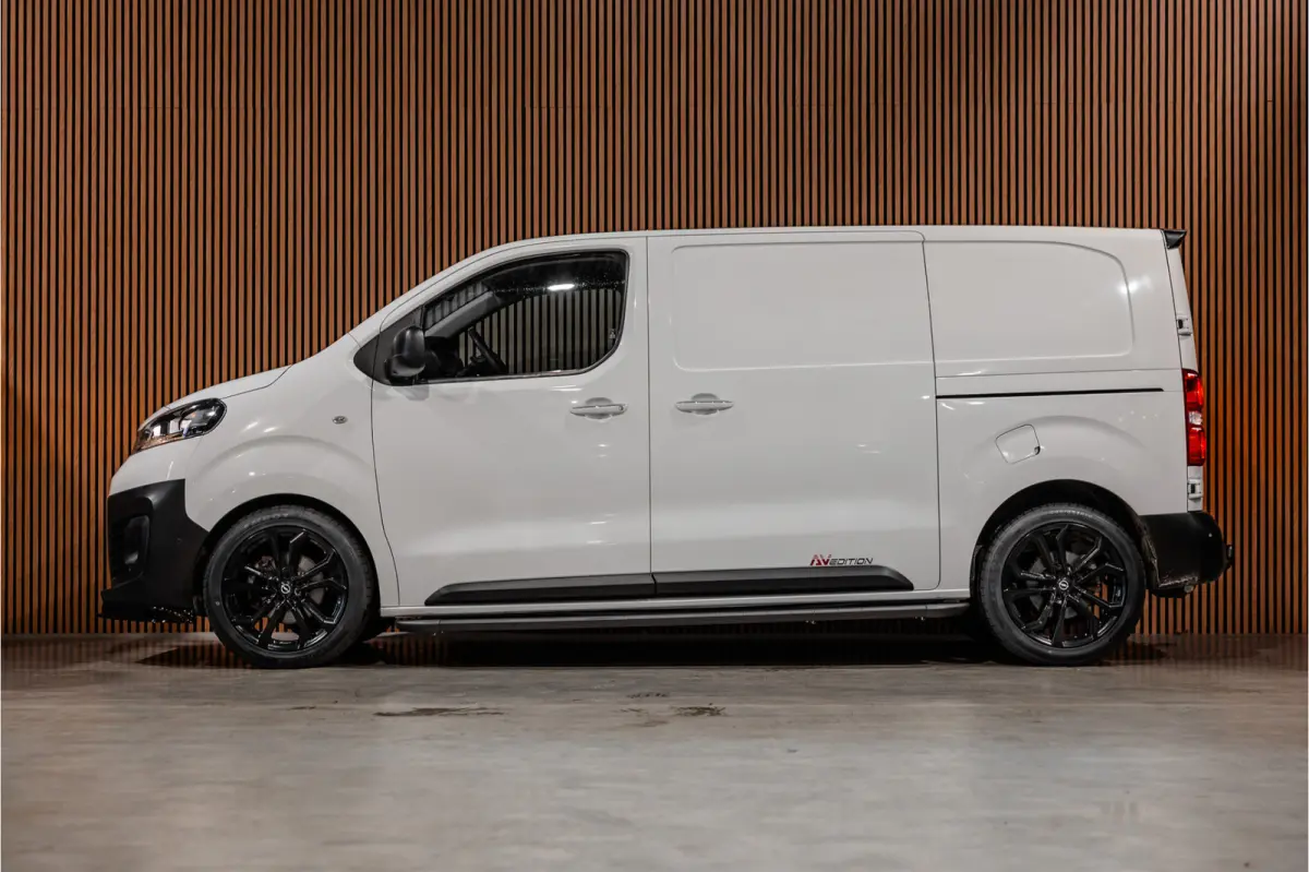 2.0 CDTI L2H1 | L+R Schuifdeur | Automaat | CarPlay | Camera | Stoelverwarming | Trekhaak | F1 Flippers | Cruise control | Bedrijfswageninrichting | 3-Zitter | Nieuwe APK