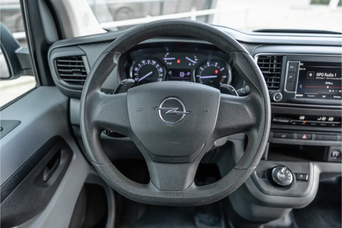 2.0 CDTI L2H1 | L+R Schuifdeur | Automaat | CarPlay | Camera | Stoelverwarming | Trekhaak | F1 Flippers | Cruise control | Bedrijfswageninrichting | 3-Zitter | Nieuwe APK