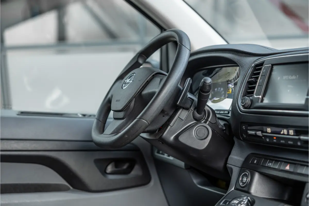 2.0 CDTI L2H1 | L+R Schuifdeur | Automaat | CarPlay | Camera | Stoelverwarming | Trekhaak | F1 Flippers | Cruise control | Bedrijfswageninrichting | 3-Zitter | Nieuwe APK