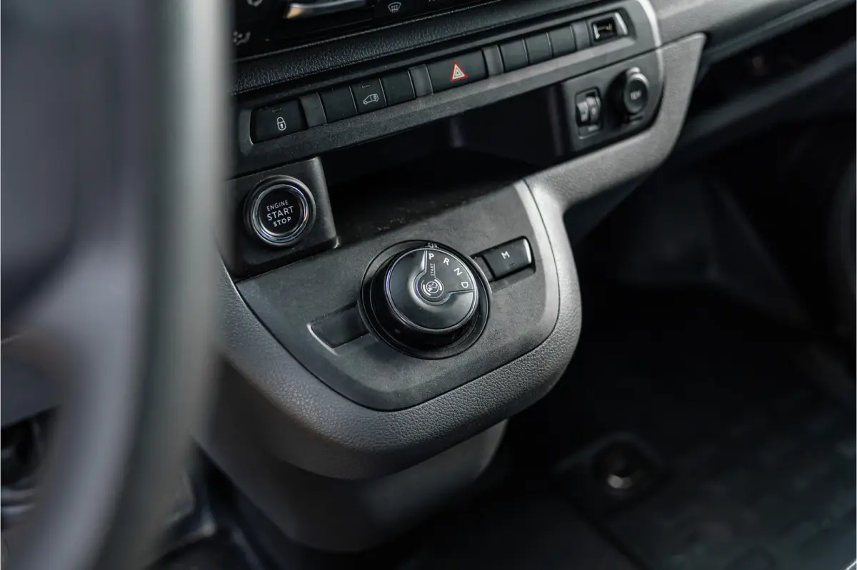 2.0 CDTI L2H1 | L+R Schuifdeur | Automaat | CarPlay | Camera | Stoelverwarming | Trekhaak | F1 Flippers | Cruise control | Bedrijfswageninrichting | 3-Zitter | Nieuwe APK
