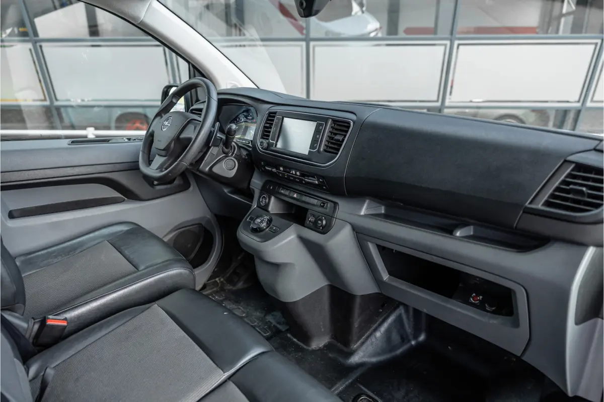 2.0 CDTI L2H1 | L+R Schuifdeur | Automaat | CarPlay | Camera | Stoelverwarming | Trekhaak | F1 Flippers | Cruise control | Bedrijfswageninrichting | 3-Zitter | Nieuwe APK