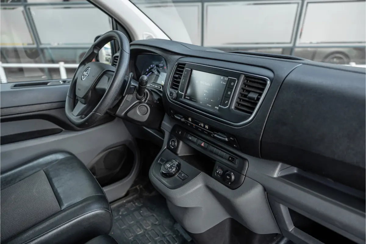 2.0 CDTI L2H1 | L+R Schuifdeur | Automaat | CarPlay | Camera | Stoelverwarming | Trekhaak | F1 Flippers | Cruise control | Bedrijfswageninrichting | 3-Zitter | Nieuwe APK