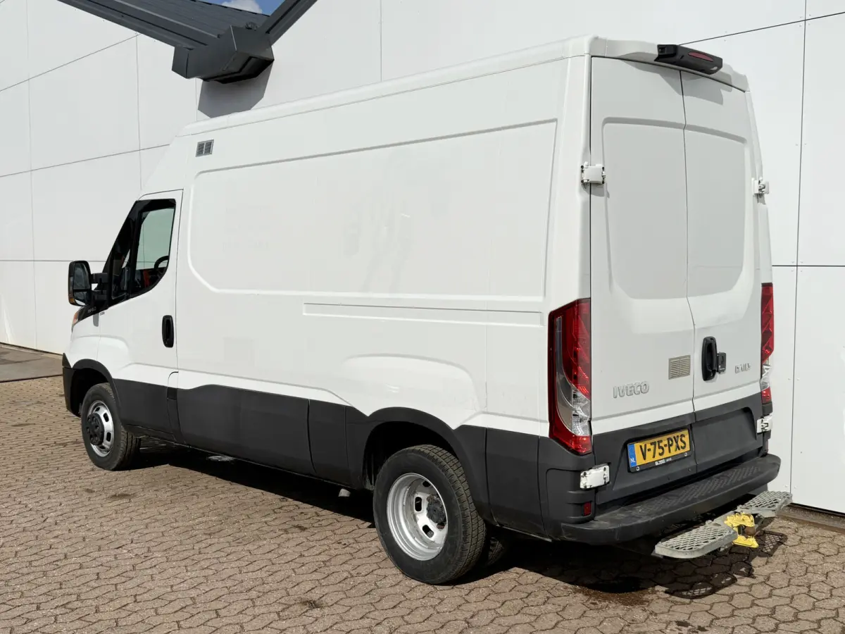 35C14 2.3 L2H2 Dubbellucht Airco Cruise control Camera Trekhaak 3,5t Inbouw lucht geveerde stoel