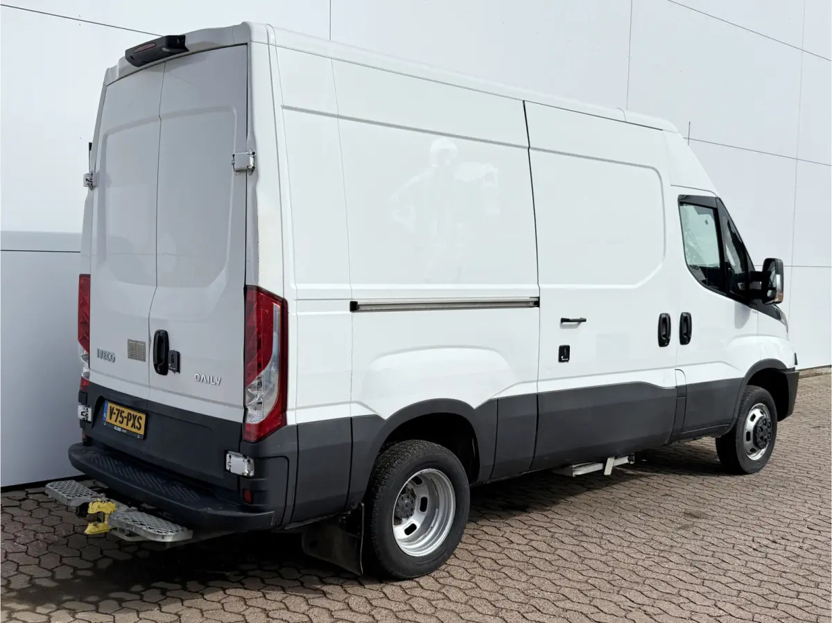 35C14 2.3 L2H2 Dubbellucht Airco Cruise control Camera Trekhaak 3,5t Inbouw lucht geveerde stoel